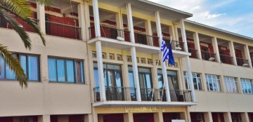 Περιφέρεια: Πρόχειρος Διαγωνισμός για εργασίες αντισεισμικής θωράκισης σχολικών μονάδων – Κατασκευή μεταλλικής σκάλας διαφυγής στο Λύκειο Κεραμειών