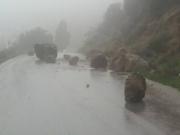 Έκλεισε ο δρόμος από κατολισθήσεις βράχων στο Κολαϊτη