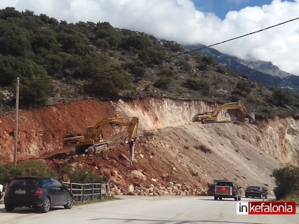 Συνεχίζονται οι εργασίες συγκράτησης κατολισθήσεων στα Βλαχάτα (εικόνες)