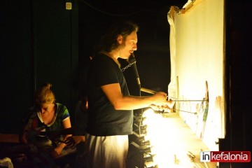 Απόψε παράσταση Καραγκιόζη στα σκαλιά της Κοργιαλενείου Βιβλιοθήκης!