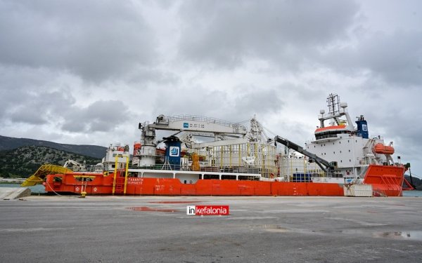 Τα υπερσύγχρονα Atalanti και Artemis στο Αργοστόλι – Πόντιση καλωδίων με ακρίβεια εκατοστού στο βυθό του Ιονίου