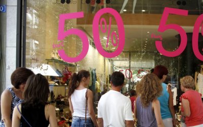 Θερινές εκπτώσεις: Πότε αρχίζουν και πόσο θα διαρκέσουν