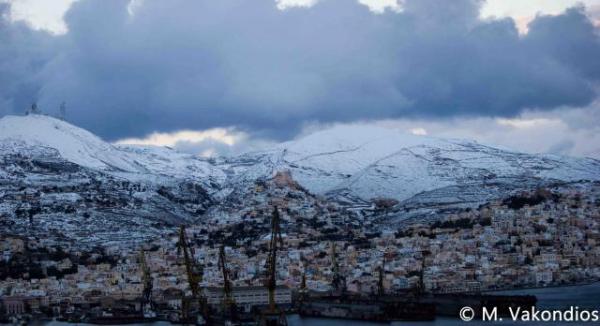 Στα "λευκά" μετά απο πολλά χρόνια η Σύρος!