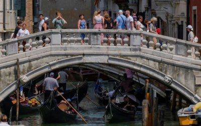 Σε ιστορικά χαμηλά ο τζίρος των επιχειρήσεων στη Βενετία – «Απελπιστική η κατάσταση, βγάζουν selfies και δεν αγοράζουν τίποτα»
