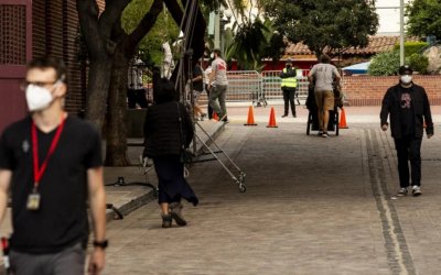 CDC: Τέλος η μάσκα για τους εμβολιασμένους Αμερικανούς σε εξωτερικούς χώρους