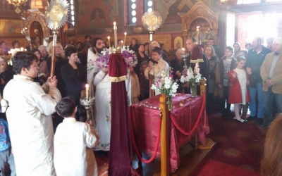 Ο εορτασμός της Σταυροπροσκυνήσεως στον Άγιο Νικόλαο Μηνιατών (εικόνες)