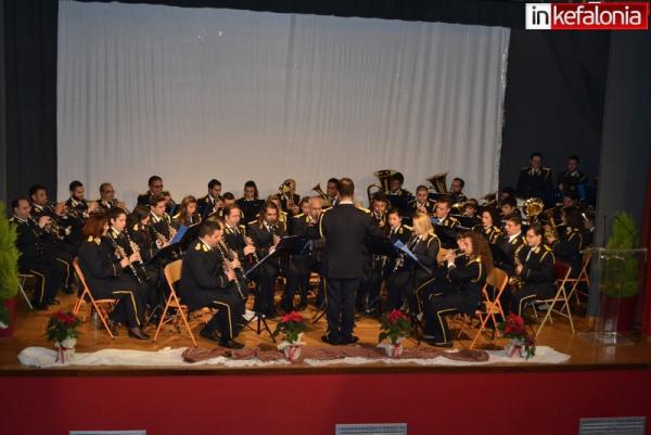 Ληξούρι: Γεμάτο το θέατρο στην τελευταία συναυλία της φιλαρμονικής για το 2013 (εικόνες + video)