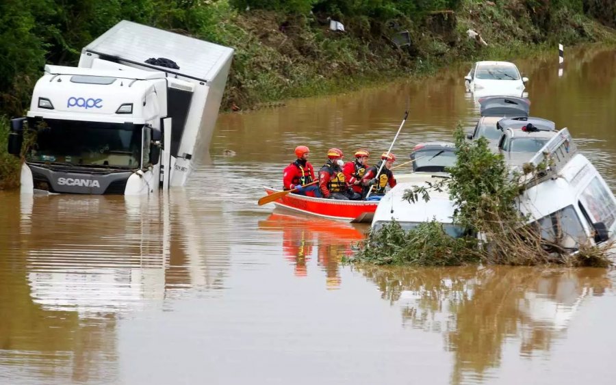 Γερμανία: 25.000 μέλη σωστικών συνεργείων αναζητούν επιζώντες από τις φονικές πλημμύρες