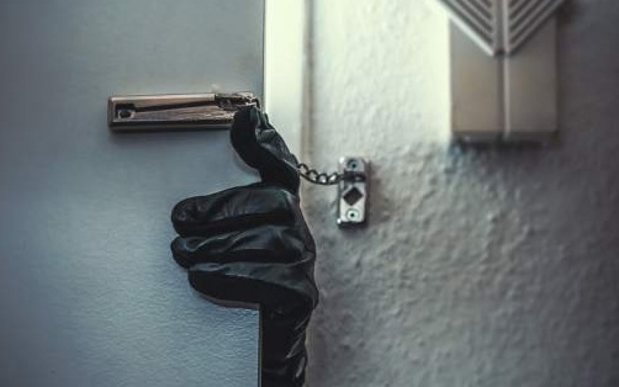 Διαρρήκτες αποκαλύπτουν τα 2 μεγάλα λάθη των ιδιοκτητών και τα 10 πράγματα που τους απωθούν από το να ανοίξουν ένα σπίτι