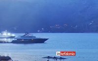 Λιμάνι Αργοστολίου - Παρ΄ ολίγο σύγκρουση θαλαμηγού με το πλοίο της γραμμής (VIDEO)
