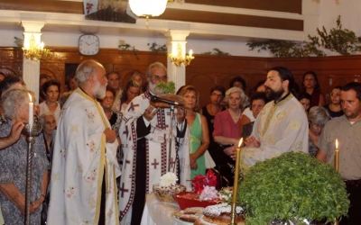 Λαμπρότατος ο εορταστικός εσπερινός για το Γενέσιο της Θεοτόκου στα Δελλαπορτάτα Παλικής (εικόνες)