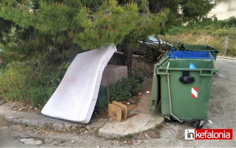 Αργοστόλι: Κάποιους τους "πονάει το χέρι" να τηλεφωνήσουν στον Δήμο, πριν πετάξουν στον δρόμο βαριά αντικείμενα!