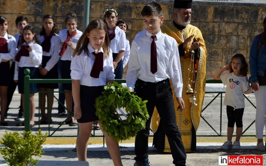 Η παρέλαση για την επέτειο της 21ης Μαΐου στις Κεραμειές (εικόνες)