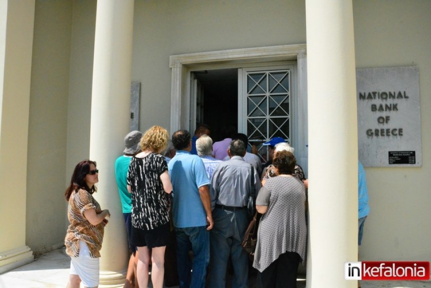 Αργοστόλι: Ξεκίνησε το μέτρο του 60ευρου στα ΑΤΜ – Από αύριο οι αναλήψεις συντάξεων χωρίς κάρτα