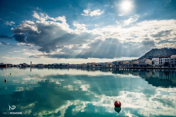 Εντυπωσιακή εικόνα από το λιμάνι της Ζακύνθου