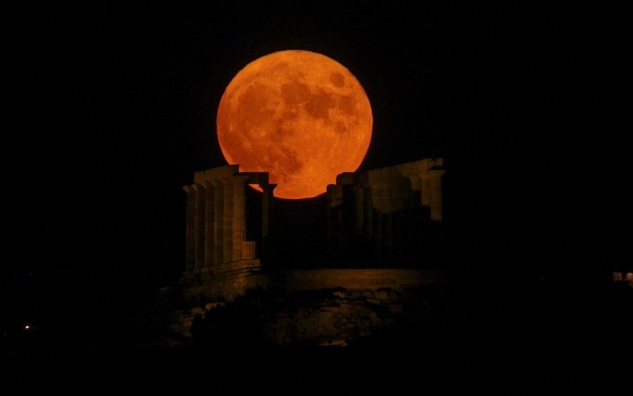 «Ροζ Υπερπανσέληνος»: Πότε θα δούμε το φωτεινότερο φεγγάρι του έτους