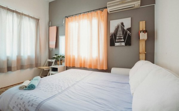 Τέλη σε Airbnb και Booking: Τι ισχύει σήμερα με απλά λόγια και παραδείγματα