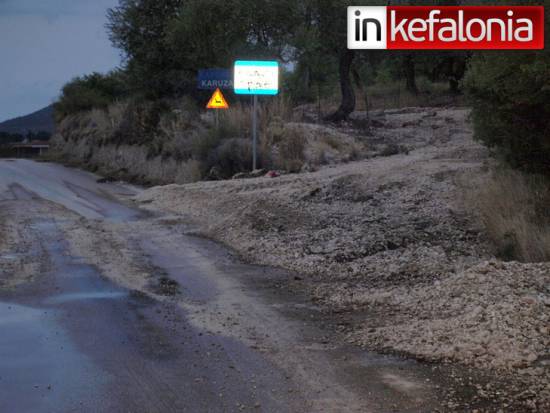 Οδηγοί προσοχή! Κατολισθήσεις στο οδικό δίκτυο (ανανεωμένο με photos)