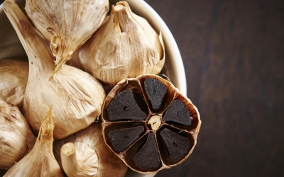 Μαύρο σκόρδο: Το νέο superfood με τα πολλά οφέλη και την γλυκιά γεύση