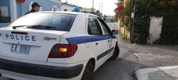 Πάτρα: Σύλληψη 45χρονου που είχε δέσει με σκοινί στο αυτοκίνητο σκυλί και το έσερνε