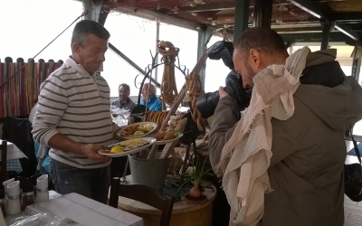 Ο φακός του Ιταλικού καναλιού ‘Marcopolo Tv &amp; Web’ σε παραδοσιακή ψαροταβέρνα στη Λυγιά Λευκάδος