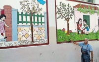 Ένας παππούς ζωγράφισε το αλφαβητάρι των παιδικών μας χρόνων σε σχολείο της Πάτρας (εικόνες)