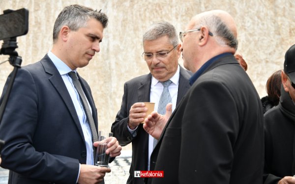 Η συζήτηση Υπουργού Υποδομών - Κουρή - Καππάτου, μπροστά στην κάμερα του INKEFALONIA.GR