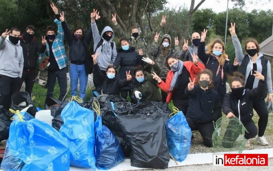 Αργοστόλι: Save your Hood - 58 σακούλες απορριμμάτων η "συγκομιδή" από τον καθαρισμό στην περιοχή του μνημείου πεσόντων Μεραρχίας Άκουι (εικόνες)