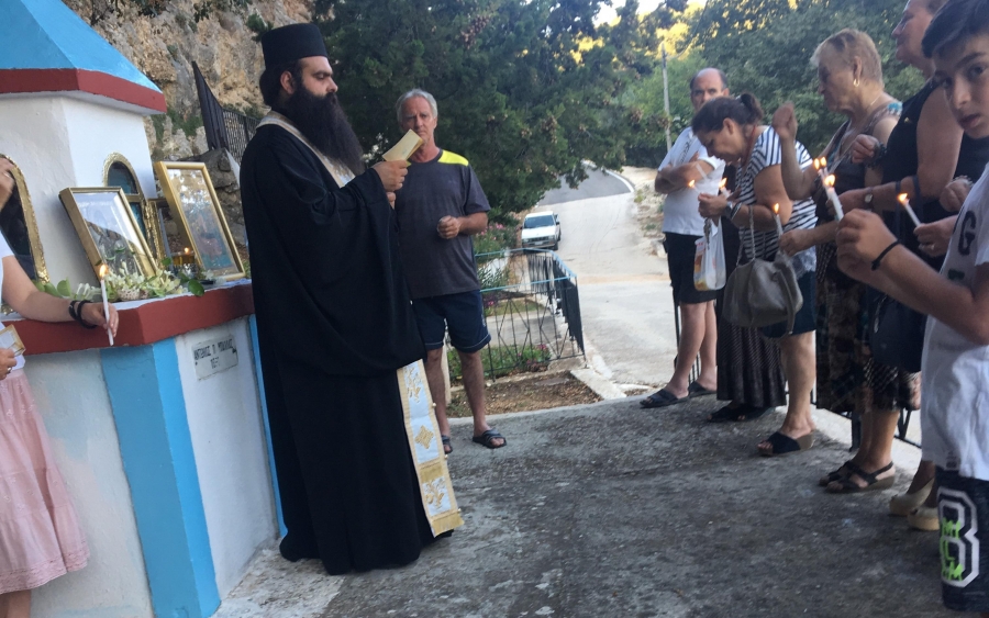 Παράκληση στην Παναγία με τα φιδάκια στα Αργίνια (εικόνες+video)