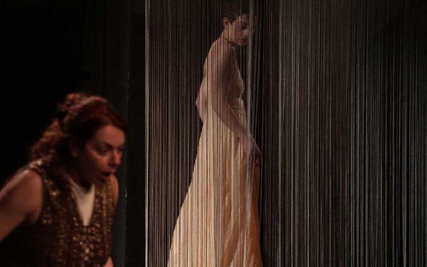 Σήμερα στον ΚΕΦΑΛΟ η παράσταση «Στο εσωτερικό του Maurice Maeterlinck» σε σκηνοθεσία Ελένης Παργινού