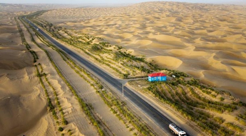 Ο μεγαλύτερος δρόμος μέσα σε έρημο!