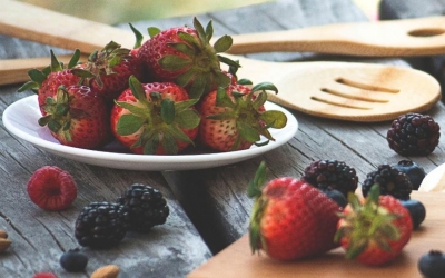 Οι 9 τροφές που χαρίζουν μακροζωία: Από φράουλες μέχρι γλυκοπατάτες