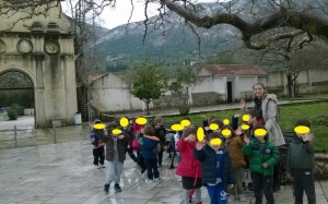 Τον συνεταιρισμό της Ρομπόλας και τον Αγιο Γεράσιμο επισκέφτηκαν τα παιδιά από το «Κόκκινο Μπαλόνι»