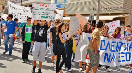 Οι μαθητές και οι εκπαιδευτικοί στους δρόμους - Μεγάλο Συλλαλητήριο για την Παιδεία στο Αργοστόλι! (εικόνες + video)