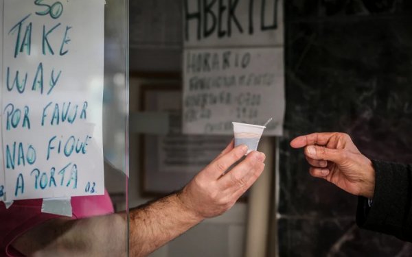 Κορονοϊός: Η Πορτογαλία χαλαρώνει νωρίτερα τα περιοριστικά μέτρα - Στο 70% οι πλήρως εμβολιασμένοι