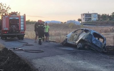 Ζάκυνθος: Όχημα κάηκε ολοσχερώς στο Μουζάκι (εικόνες)