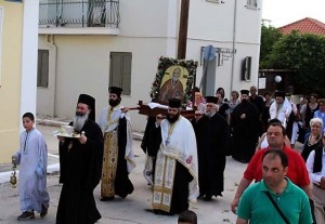Λαμπρός εσπερινός &amp; λιτανεία του Αγίου Παναγή Μπασιά στο Ληξούρι (εικόνες)