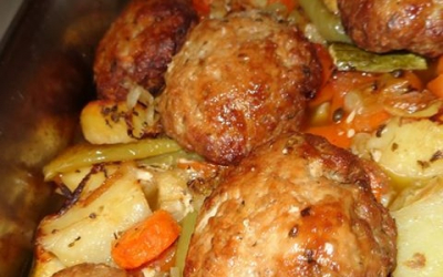 Λαχταριστά μπιφτέκια με λαχανικά στον φούρνο από την Σία Λαδά!