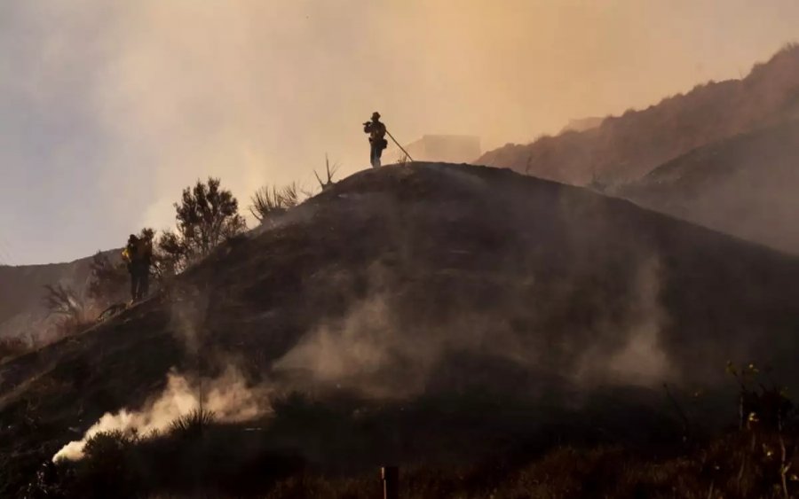 Καλιφόρνια: Τεράστια πυρκαγιά δημιουργεί πλέον δικό της κλίμα με κεραυνούς και ισχυρούς ανέμους