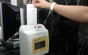 ΥΠΕΣ: Σταδιακή προσέλευση των εργαζομένων στο δημόσιο -Τι θα γίνει με άδειες ειδικού σκοπού