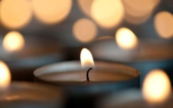 Πώς να αφαιρέσετε λεκέ από κερί πάνω σε ρούχα