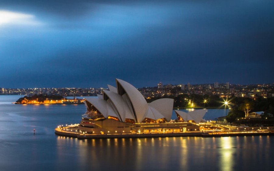Αυστραλία: Μειώνει στο μισό τον φόρο στα καύσιμα λόγω του πολέμου στη Μέση Ανατολή
