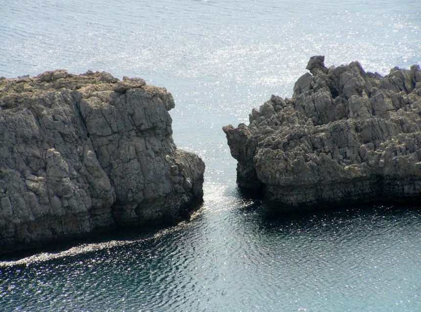 Ανάμεσα στις Συμπληγάδες...γράφει ο Γιώργος Μεσσάρης