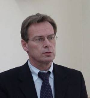 Ε.Κεκάτος: «Καταθέτω τη δημόσια συγνώμη μου για το άκομψο σχόλιο»