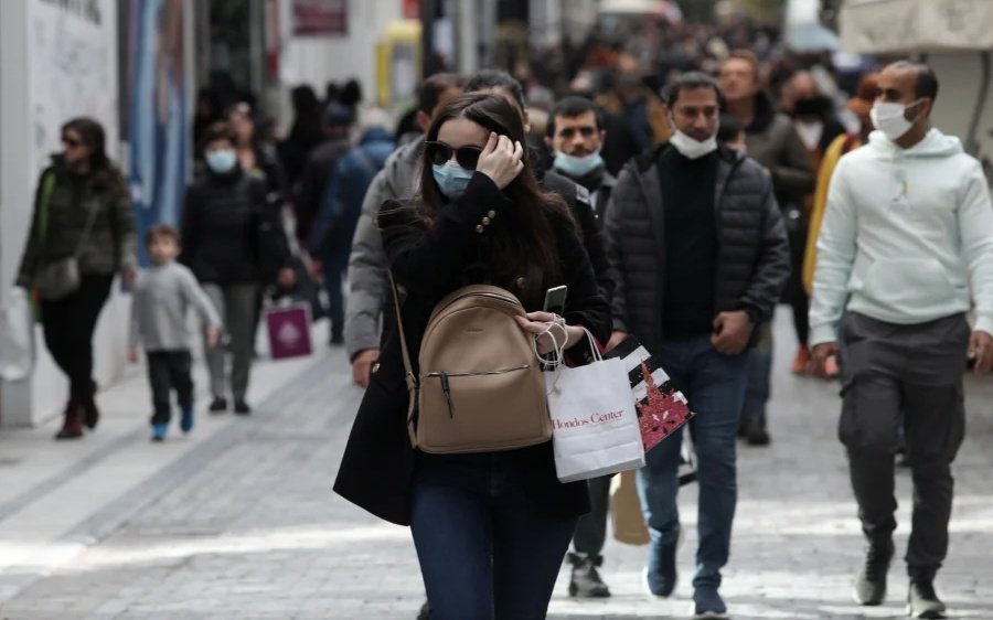 Τα δύο σενάρια για τον υποχρεωτικό εμβολιασμό: «Στο τραπέζι» αλλαγές και στο πιστοποιητικό νόσησης