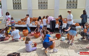 Αργοστόλι: Μικροί και μεγάλοι έβαψαν τους &#039;&#039;Μπότηδες&#039;&#039; στην Πλατεία Καμπάνας!