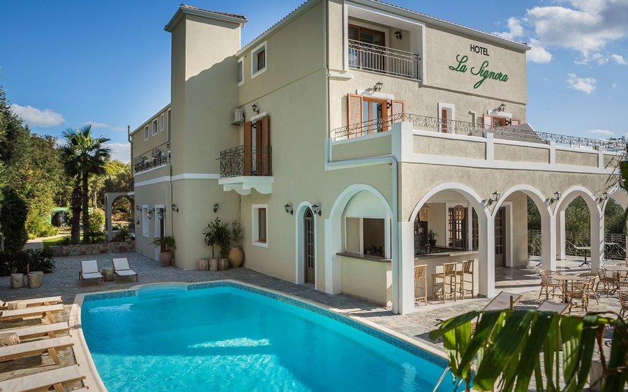 Ζητείται barman ή barwoman στο ξενοδοχείο La Signora Boutique Hotel 4*, στα Λουρδάτα