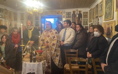 O εσπερινός του Αγίου Αθανασίου στο ομώνυμο εκκλησάκι στα Τραυλιάτα