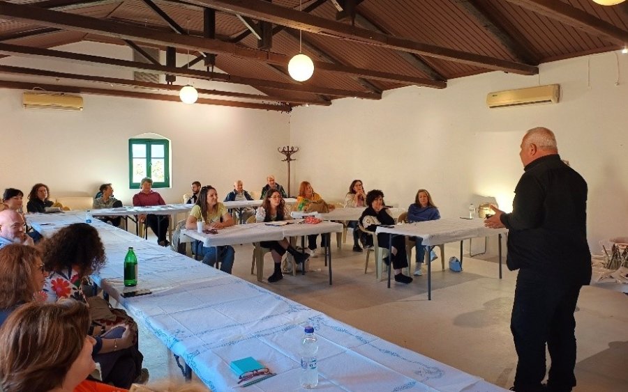 «ΝΗΣΩΝ ΠΕΡΙΠΛΟΥΣ»: Εικαστική συνάντηση νησιωτικών δημιουργών στην Κεφαλονιά