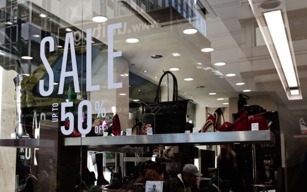 Εμπορικός Σύλλογος «Η ΚΡΑΝΗ»: Ξεκινούν οι χειμερινές εκπτώσεις 2026 – Όσα πρέπει να γνωρίζουν έμποροι και καταναλωτές